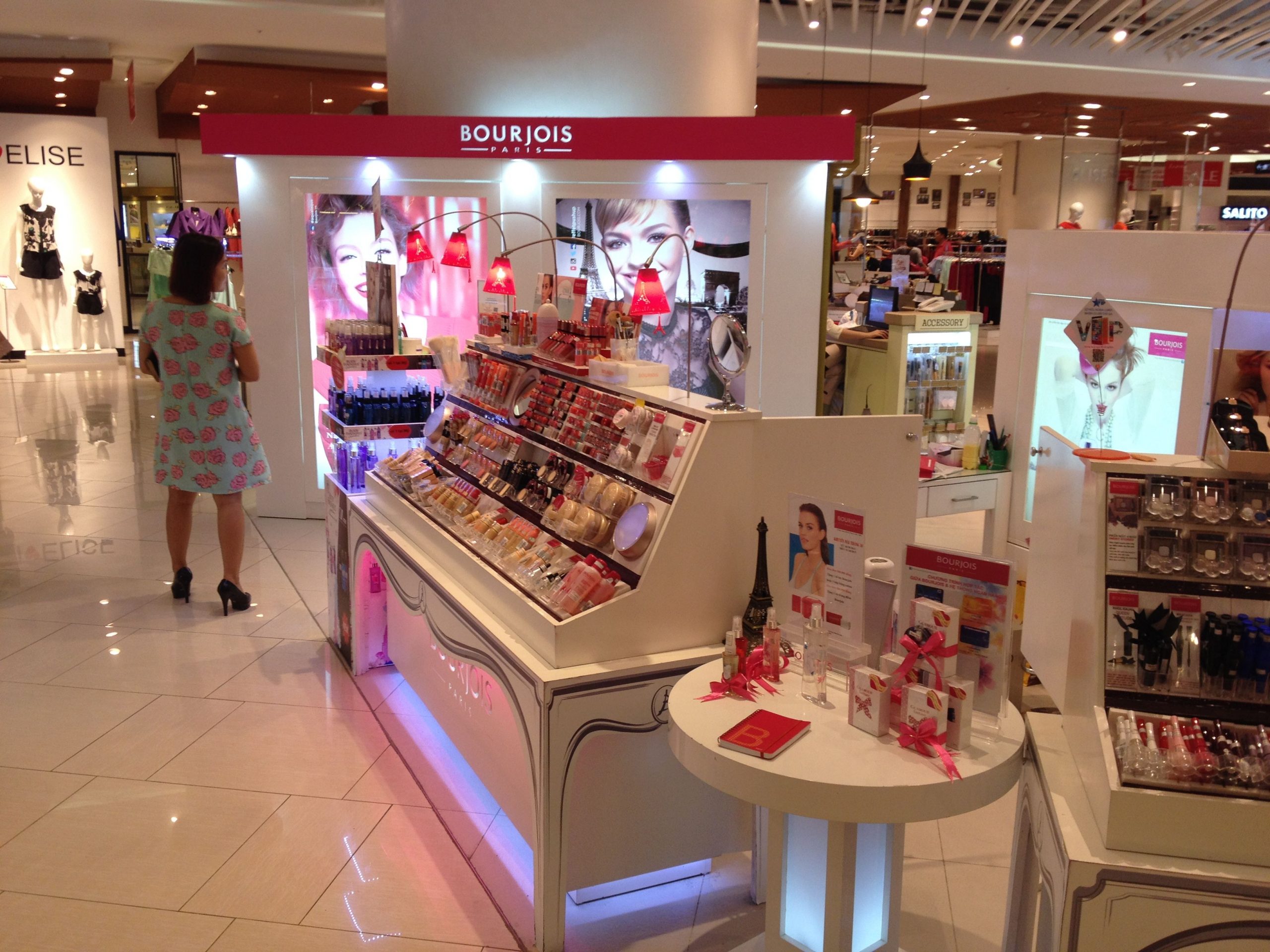 sklep z kosmetykami Bourjois Paris